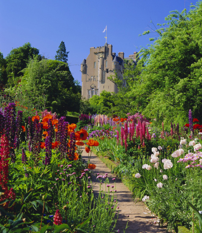 Glorious Scotland - Edinburgh, The Highlands & Iconic Castles (2025)